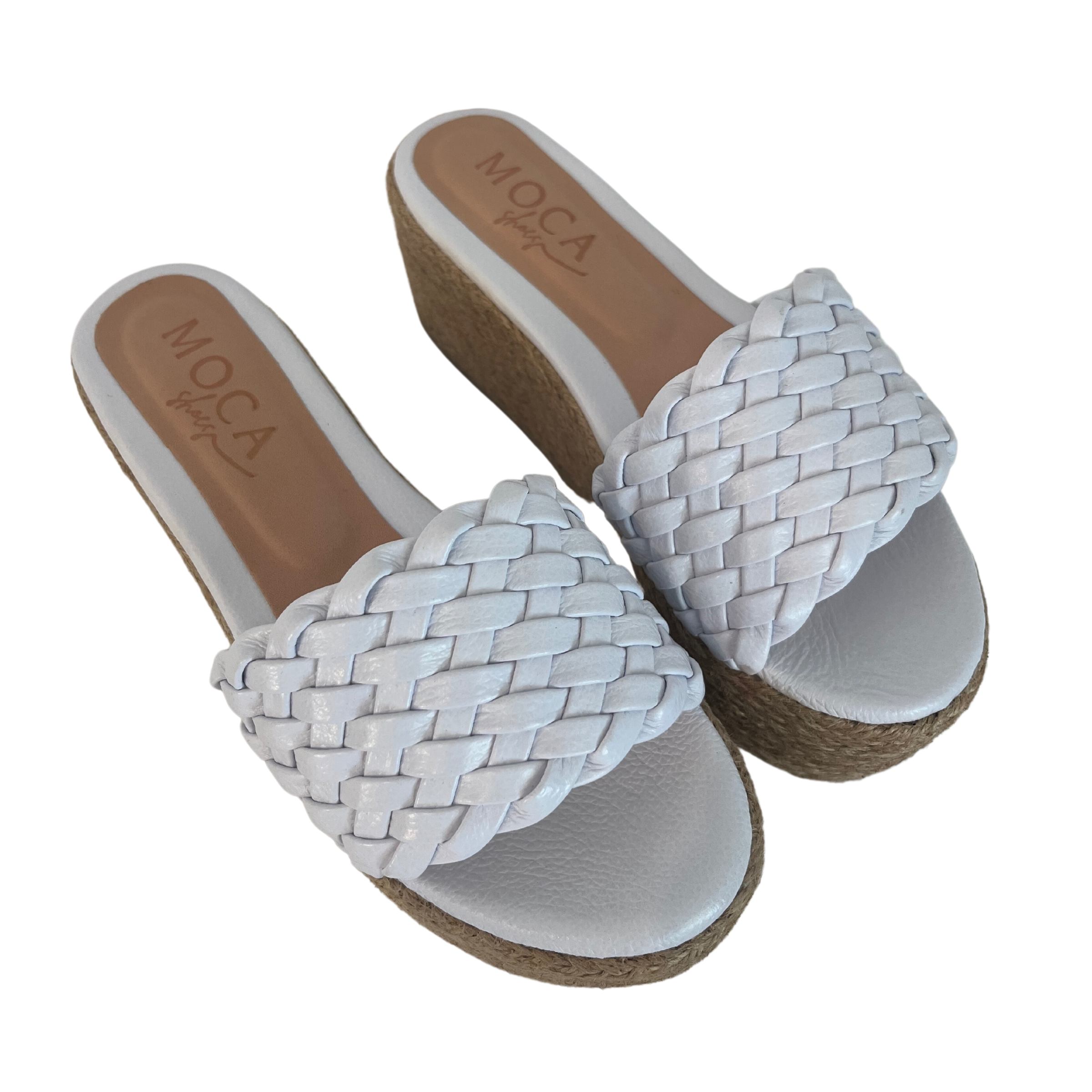 Queens | Platform White Sandals